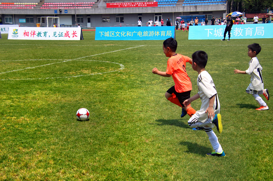 女排欧锦赛土耳其3-2力克塞尔维亚首夺冠军 瓦尔加斯荣膺MVP_腾讯新闻